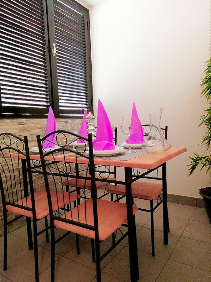 Nokturno Apartment, Self Check-In Porec Bagian luar foto