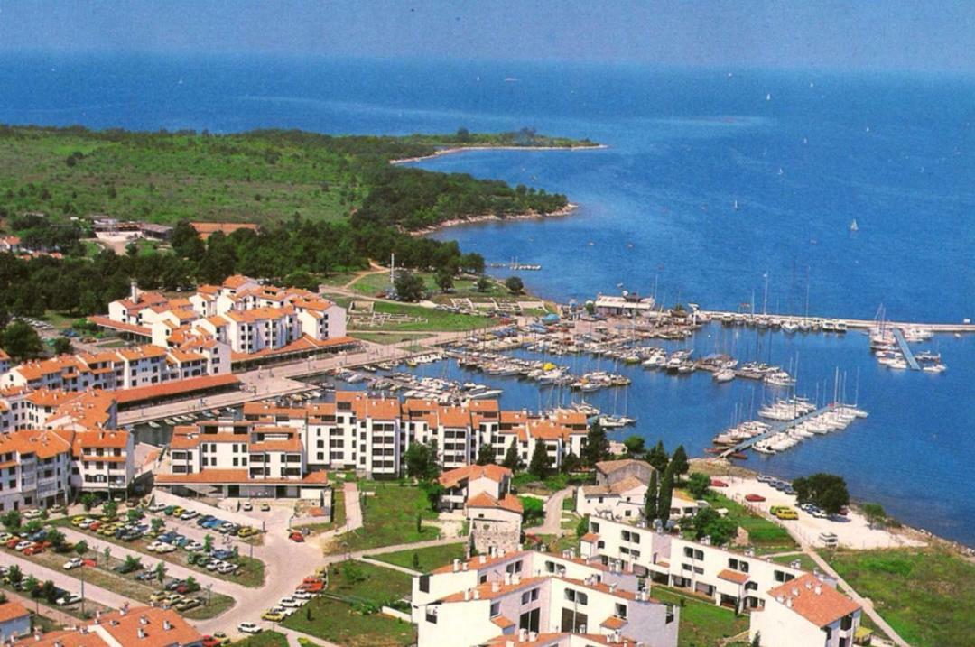 Nokturno Apartment, Self Check-In Porec Bagian luar foto