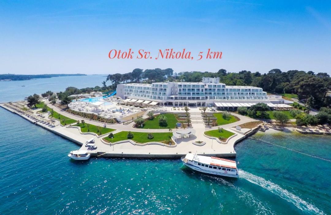 Nokturno Apartment, Self Check-In Porec Bagian luar foto